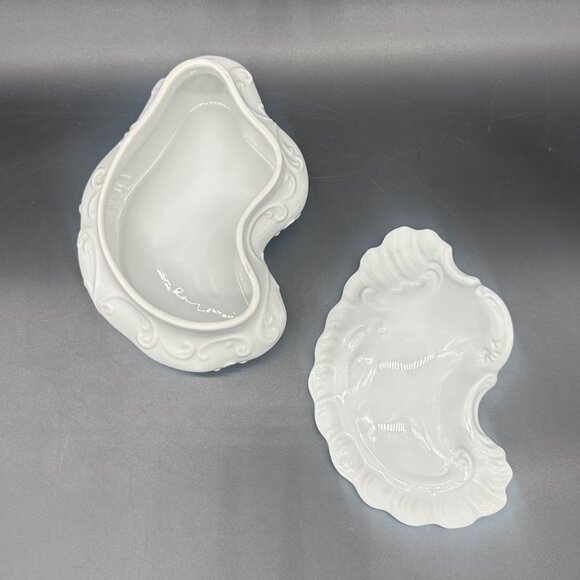 Vintage Trinket Box Ornate Floral White Porcelain Lid Victorian Style Jewelry - Picture 5 of 9